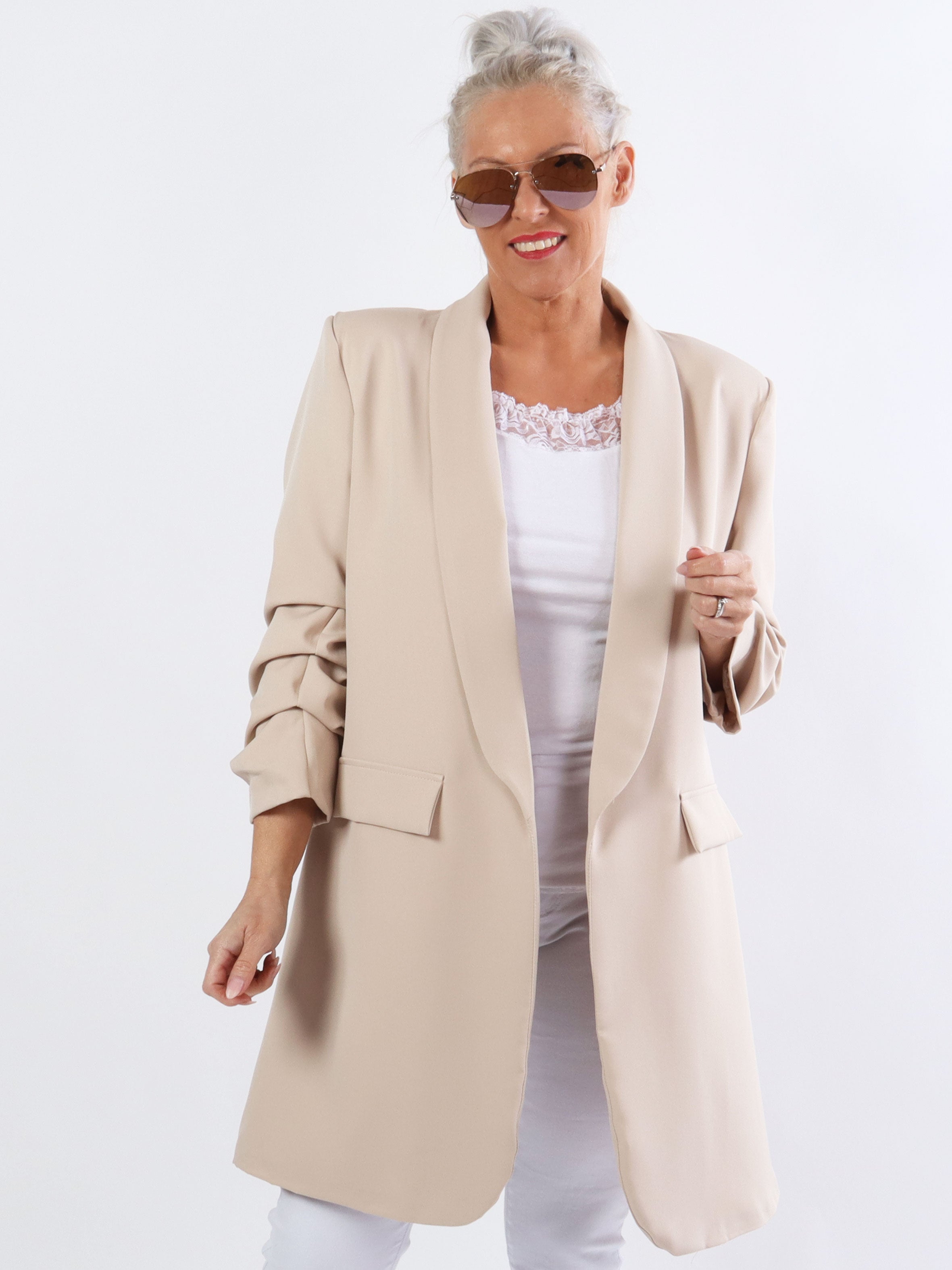 Mila Long - Snygg blazer med veck på ärmen